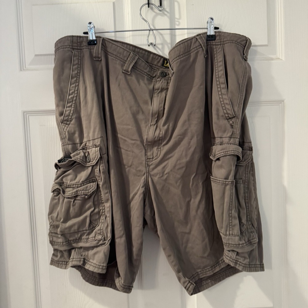 Vintage Lee Dungarees Cargo Khaki Tan Military Shorts 100% Cotton‎ Men's Size 52